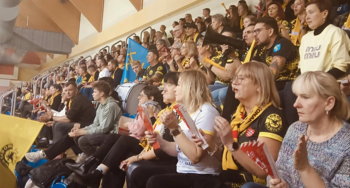 Sokół przegrywa 2:3 arcyważne spotkanie w Kaliszu. Przywozi jednak do Mogilna bezcenny 1 punkt (zdjęcia)