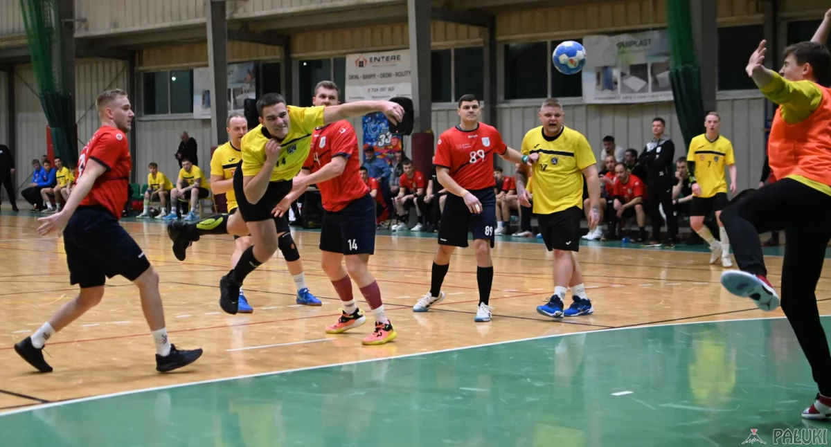 Około 300 kibiców dopingowało Alfę 99 w minimalnie przegranym meczu z Handball Czersk 28:30 (film + zdjęcia)