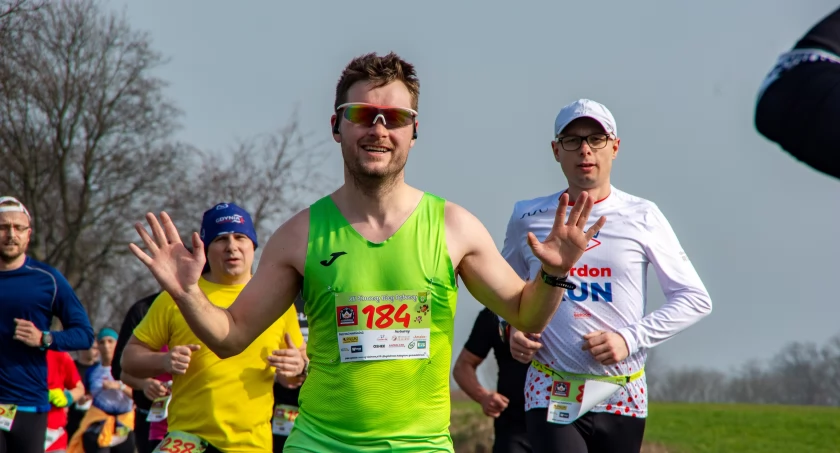 W sobotę 1 marca XIII Zimowy Bieg Dębowy w Dąbrowie - sportowa tradycja trwa
