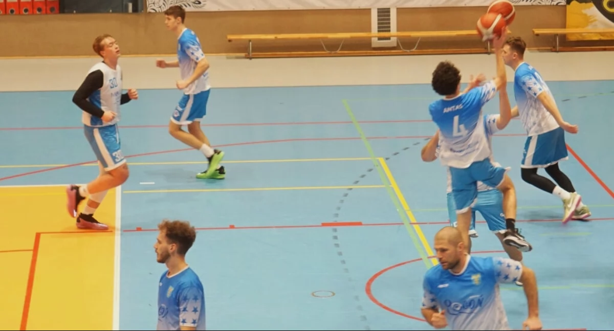 Idą, jak burza. 12 zwycięstwo koszykarzy Pogoni. Na wyjeździe pokonali Świecki Klub Koszykówki 77:73