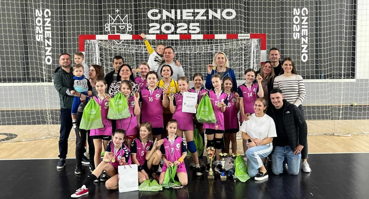 Szczypiornistki UKS Mata Strzelno w wiosennym turnieju w Gnieźnie pokonały 5 drużyn