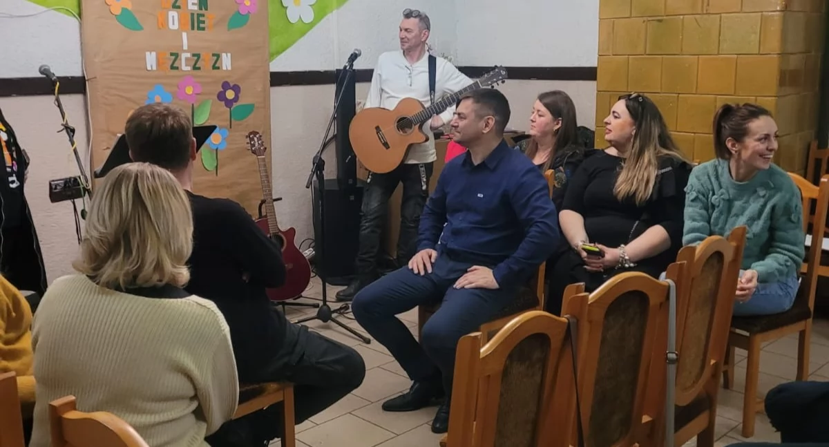 Karaoke i konkurs dla pań i panów w Gaju (film + zdjęcia)