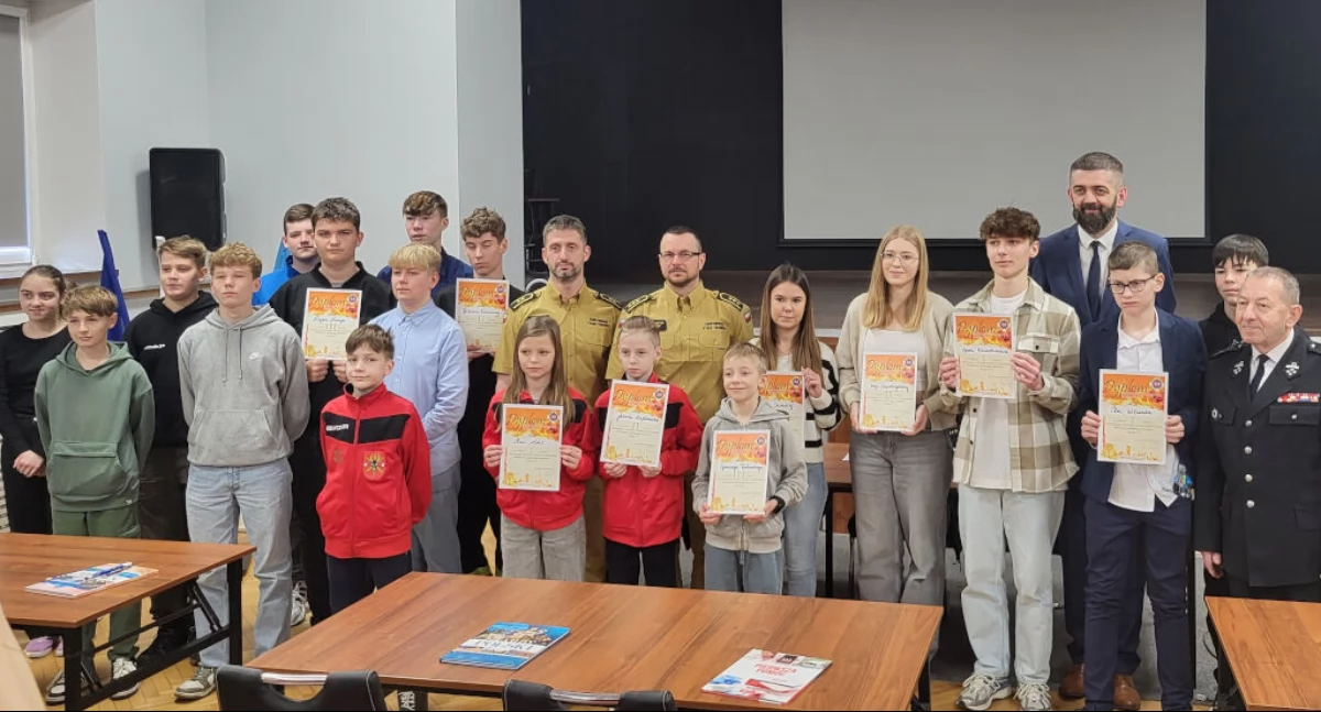 Turniej wiedzy pożarniczej w Mogilnie - Młodzież zapobiega pożarom (zdjęcia)