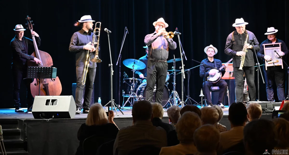 Jubileuszowy koncert Dixie Team na scenie strzeleńskiego Domu Kultury (film + zdjęcia)