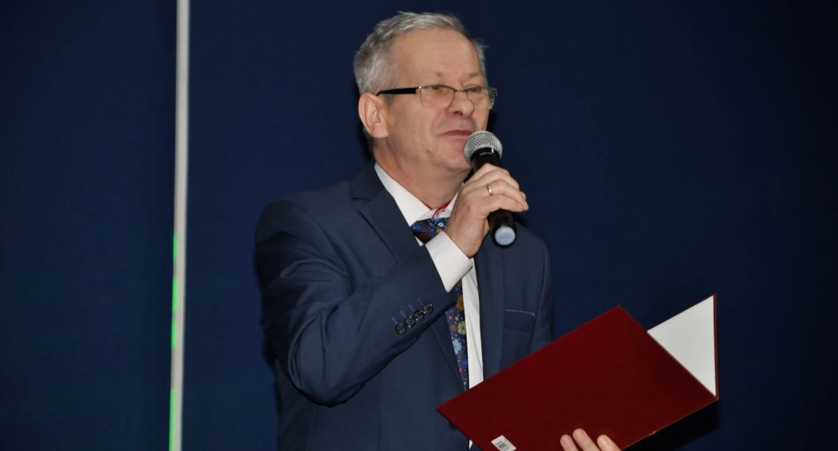 Do finału I Powiatowego Festiwalu Pieśni i Piosenki Religijnej w Jeziorach Wielkich zakwalifikowało się 28 wokalistów i 4 zespoły
