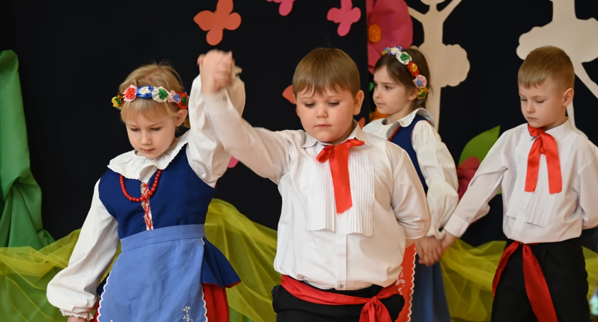 Roztańczone przedszkolaki w tańcu nowoczesnym, ludowym i tradycyjnym (film + zdjęcia)