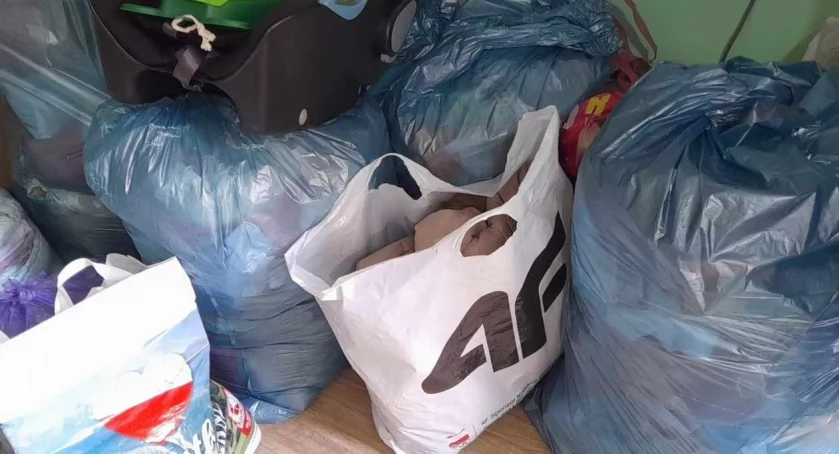 Ubrania zbierają, Mikołajowi pomagają – zbiórka odzieży w sołectwie Niewolno