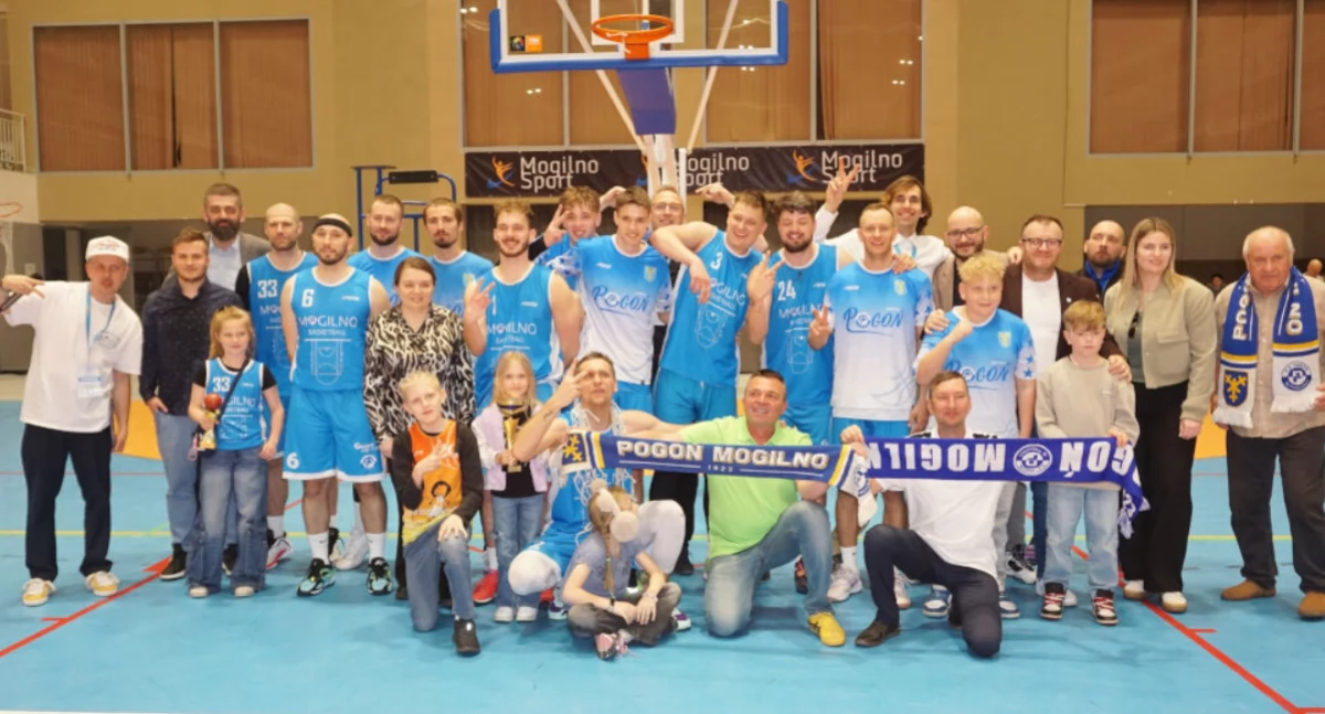 Po dramatycznym meczu z Basketem Legnica - Pogoń Mogilno awansowała do II ligi koszykówki (zdjęcia)