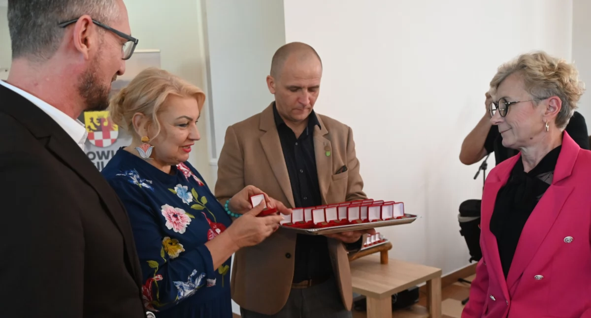 Marszałkowskie odznaki dla 60 sołtysów z terenu powiatu mogileńskiego (film + zdjęcia)