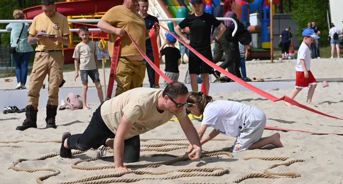 Aktywnie i sportowo spędzili czas na plaży w Przyjezierzu (film + zdjęcia)