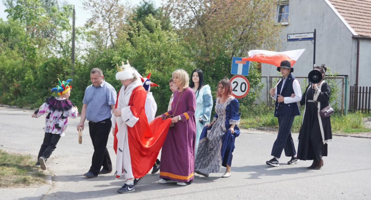 ZPS Szerzawy - happeningiem uczcili 234. rocznicę Konstytucji 3 Maja (zdjęcia)
