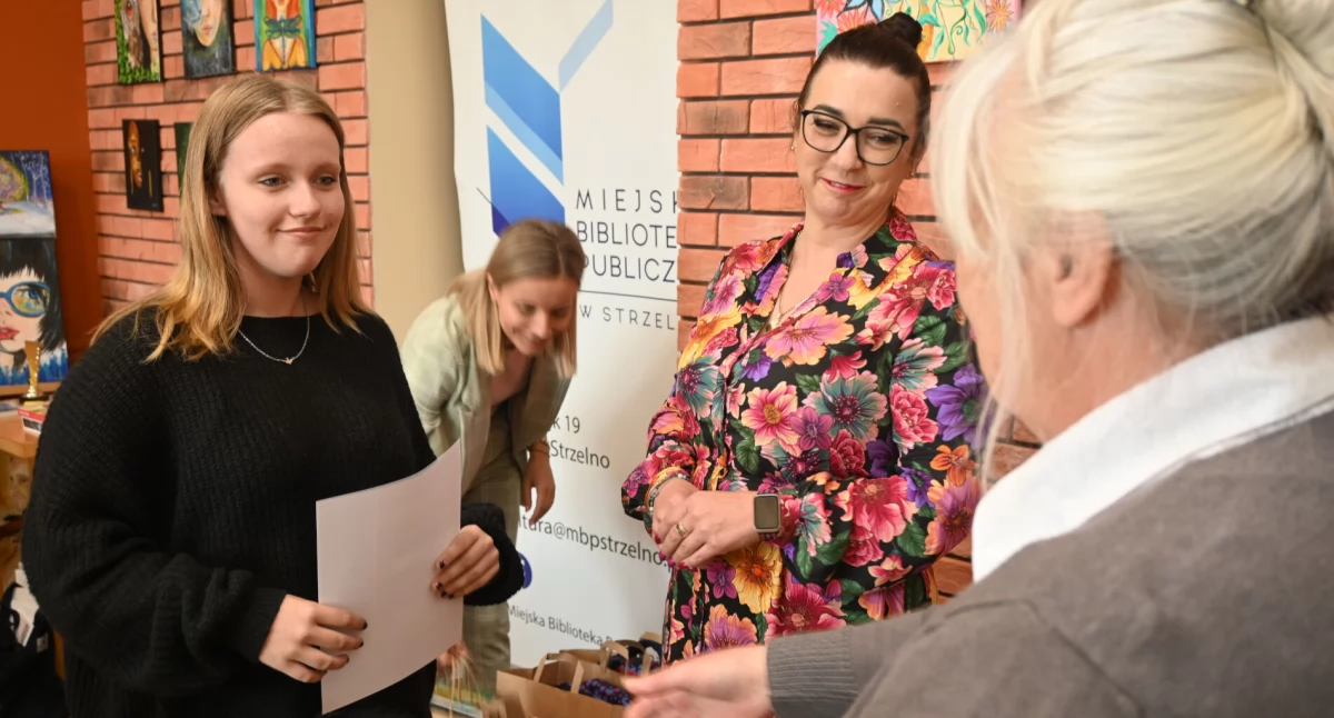 Gminne dyktando w Strzelnie zatytułowane Biblioteka – Lubię tu być… (zdjęcia)