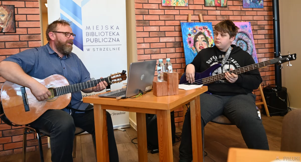 Śpiewana poezja dawnych Kujaw zabrzmiała w strzeleńskiej bibliotece (film + zdjęcia)