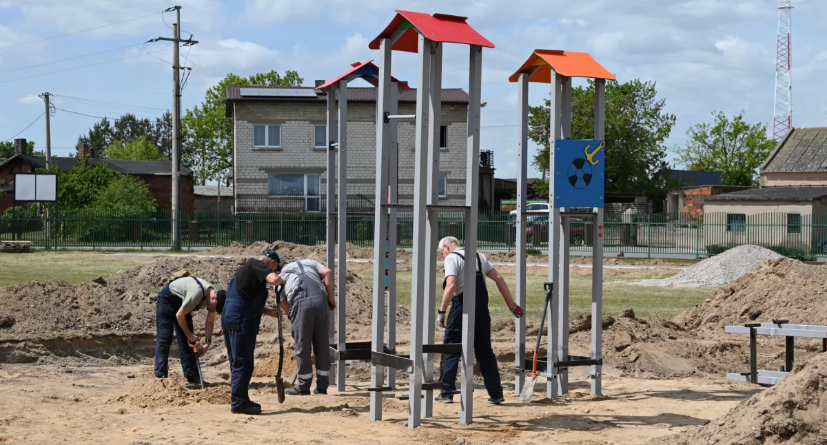 Rozpoczęła się modernizacja orchowskiego boiska orlik (zdjęcia)