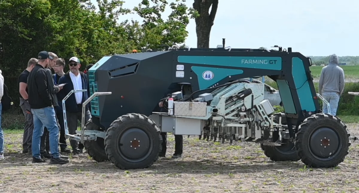 Roboty w służbie rolnictwa – pokaz w Bielicach z udziałem Farmdroida FD20 i Farming GT (film + zdjęcia)