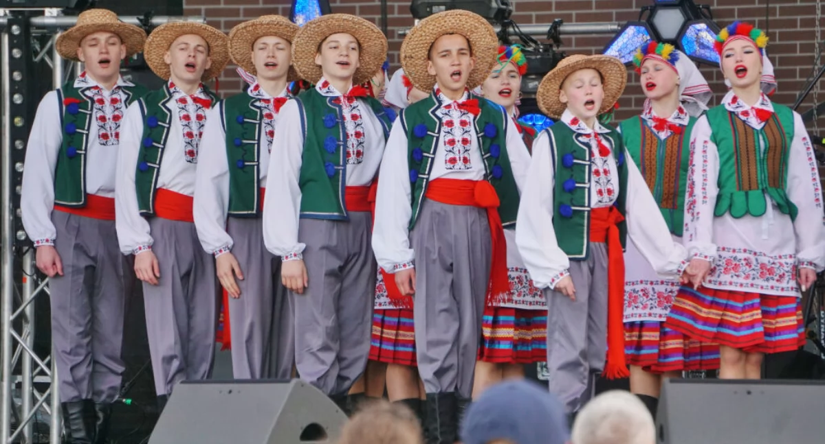 Dyvograj z Brodów na Ukrainie, śpiewał i tańczył podczas Dni Mogilna (film + zdjęcia)