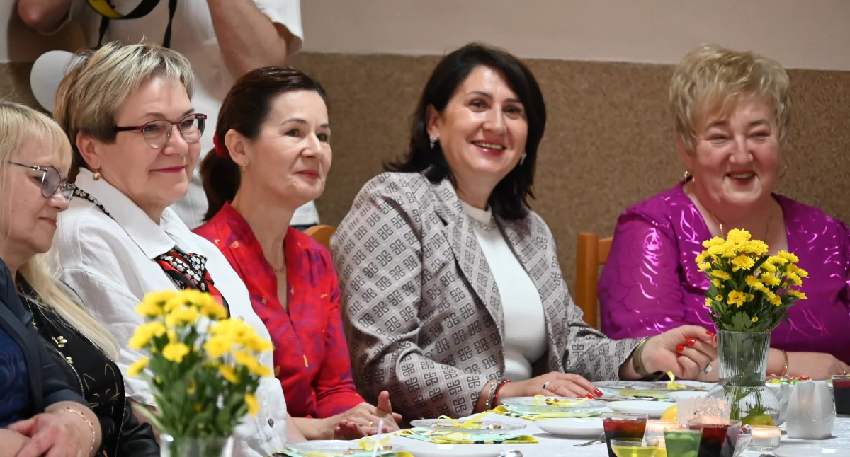 Dzierzążno: ozdobne łyżeczki dla mam z okazji ich święta (film + zdjęcia)