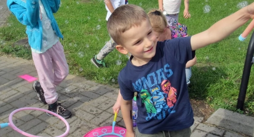 Aktywny festyn rodzinny w Zespole Szkolno-Przedszkolnym w Kruchowie (zdjęcia)