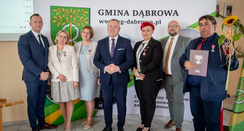 Medale za długoletnią służbę w Dąbrowie (zdjęcia)