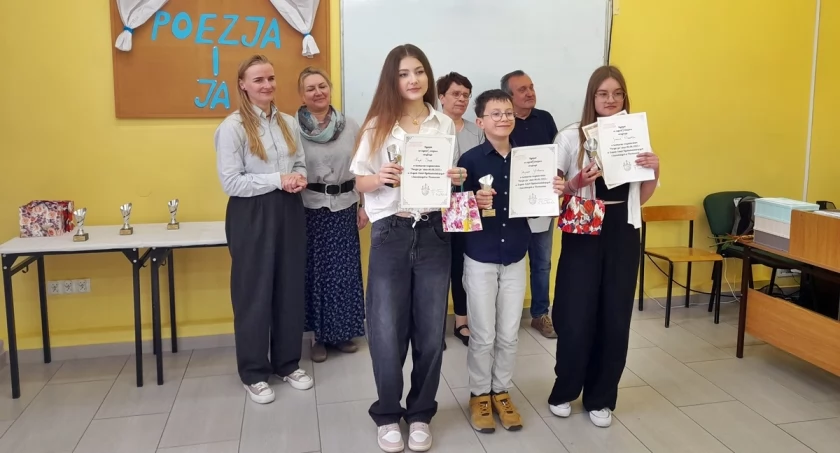 Zespół Szkół Ogólnokształcących i Zawodowych - Konkurs Recytatorski Poezja i ja (zdjęcia)