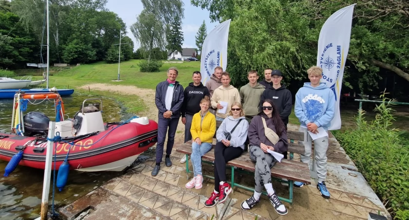 Stowarzyszenie Pod Żaglami w Trzemesznie - 9 uczestników z patentem sternika motorowodnego (zdjęcia)