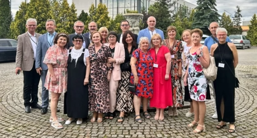 45 lat temu klasa 4c opuściła mury Liceum Ogólnokształcącego w Trzemesznie (zdjęcia)