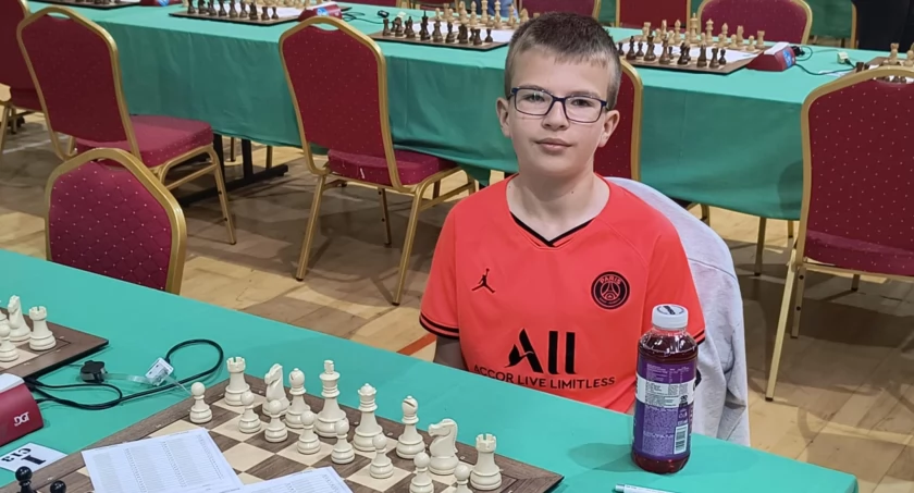 Filip Galus z SP 1 w Trzemesznie na 4. miejscu w wojewódzkim turnieju szachów błyskawicznych (zdjęcia)
