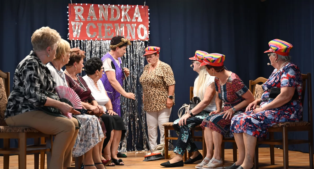 Randka w ciemno na deskach orchowskiego Domu Kultury i Strażaka (film + zdjęcia)