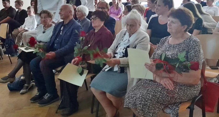 Uczniowie szkół z gminy Trzemeszno ocalili wspomnienia sześciu mieszkańców - międzyszkolny projekt zakończony galą (zdjęcia)