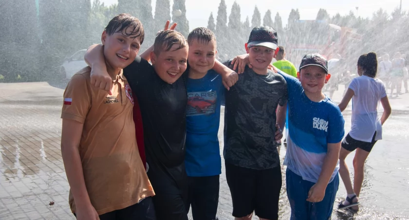 Piknik z okazji dnia dziecka w Dąbrowie (zdjęcia)