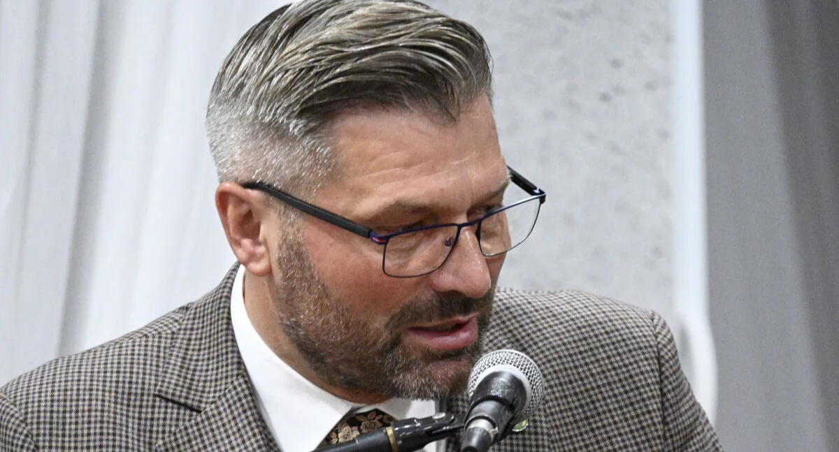 Sesja absolutoryjna. Wójt Dariusz Ciesielczyk zapowiada mniej inwestycji, chyba, że rząd uruchomi środki