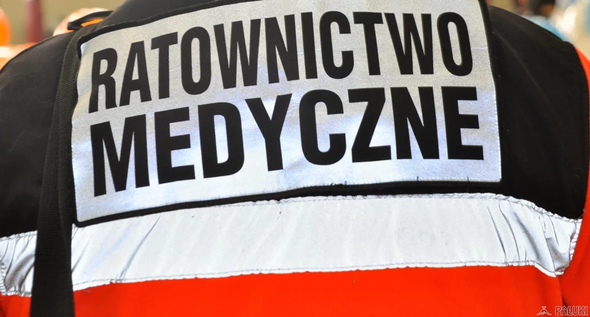 Mieszkanka Trzemeszna wypadła z okna trzeciego piętra budynku