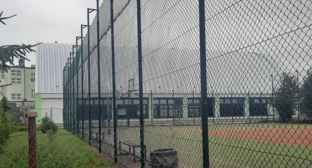 Firma zeszła z budowy hali sportowej przy Szkole Podstawowej nr 2 w Mogilnie - przyczyny, komentarz burmistrza, co dalej