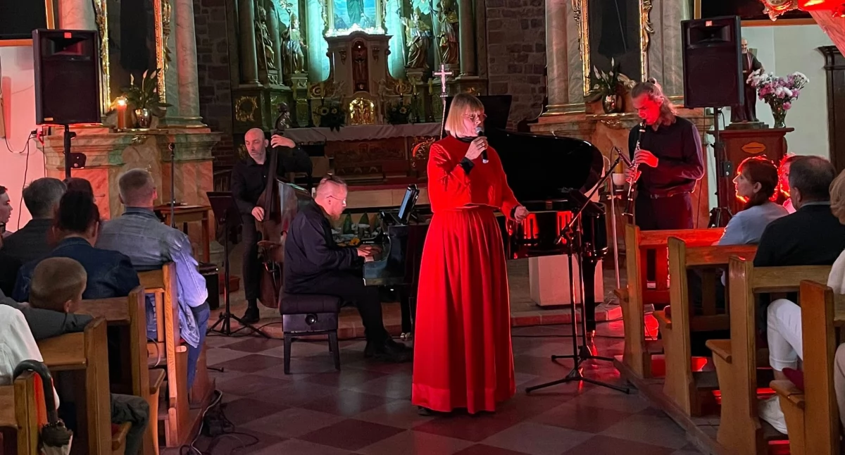Poezja i muzyka na imieniny Mogilna