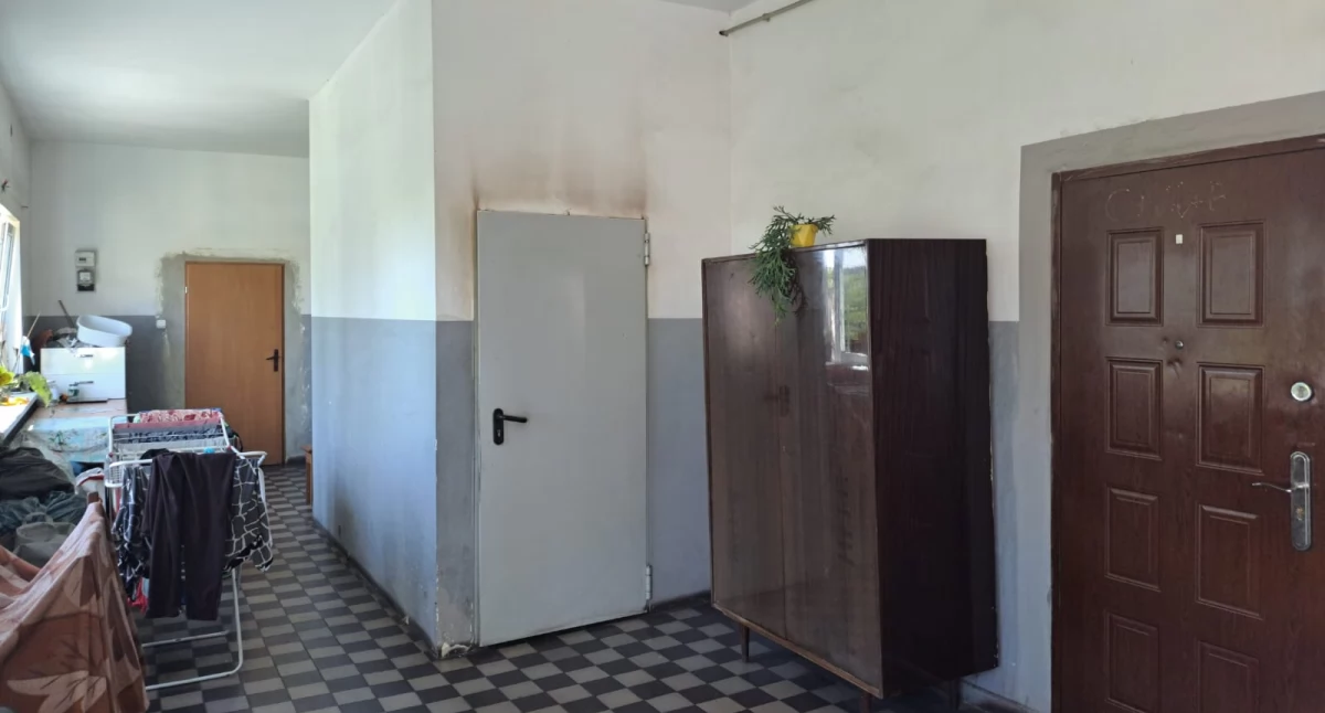 Lokatorzy mieszkań socjalnych w budynku po byłej szkole w Siedlimowie nie dbają o porządek