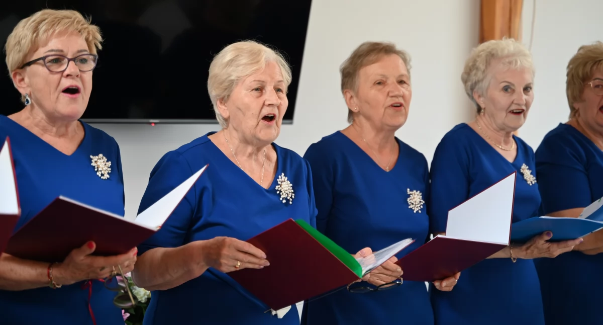 Muzyka łagodzi obyczaje. Seniorzy dla seniorów (film + zdjęcia)