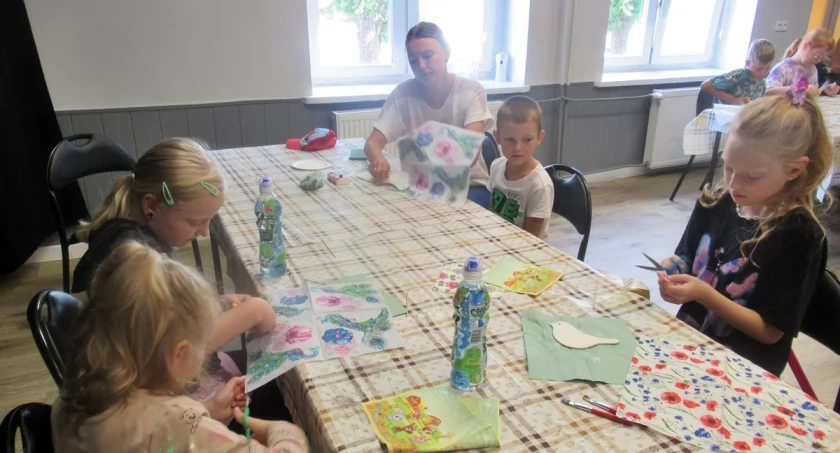 20 młodych ornitologów na zajęciach decoupage w Trzemesznie (zdjęcia)