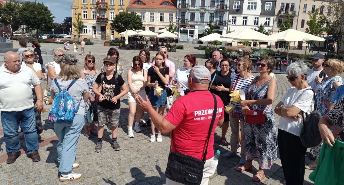 Trzemesznianie przeszli Traktem Królewskim po Gnieźnie - śladami początków państwa polskiego