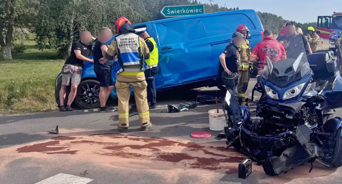Obwodnica wschodnia Mogilna - zderzenie busa i trójkołowca