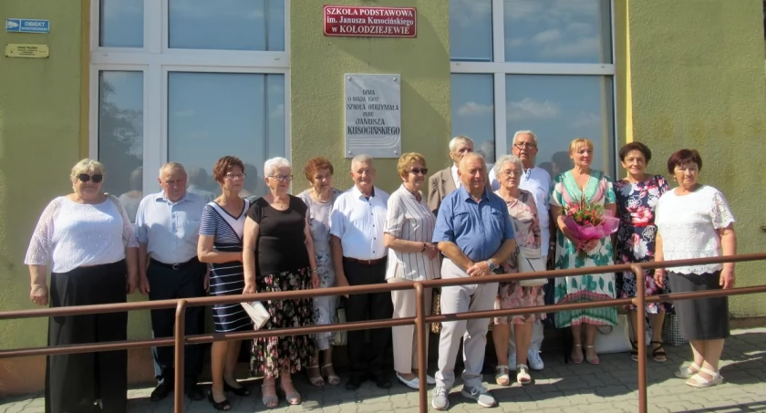 Spotkali się po raz pierwszy po 60 latach od opuszczenia murów Szkoły Podstawowej w Kołodziejewie (zdjęcia)