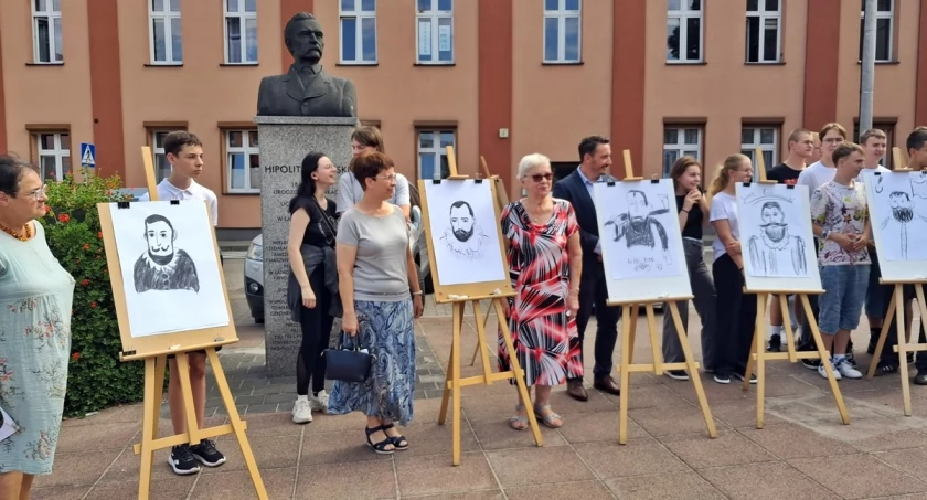 Trzemeszno - czytali i rysowali Jana Kochanowskiego w miejskiej przestrzeni (zdjęcia)