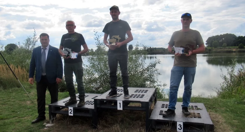 Feederowe zawody wędkarskie w Chłądowie. 13 zawodników, złowiono 149,05 kg ryb (zdjęcia)