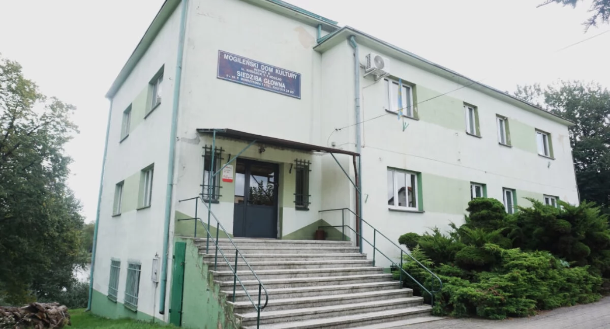 Zły stan techniczny budynku harcówki. Działalność kulturalną wyprowadzono do innych obiektów