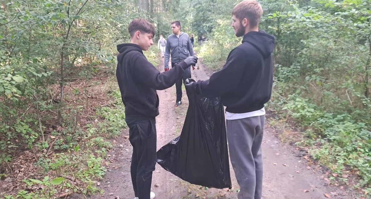 Pod hasłem W naturę z kulturą sprzątali miradzkie lasy (zdjęcia)