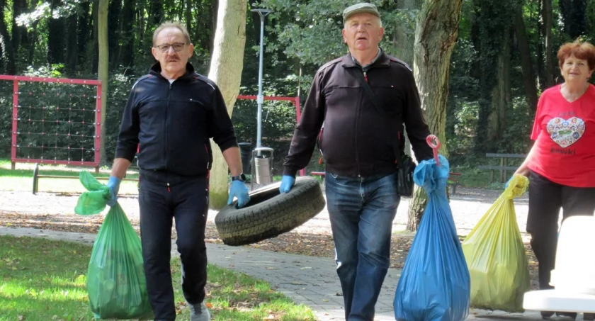 Weszli W naturę z kulturą - 32. akcja sprzątania świata w Trzemesznie (zdjęcia)