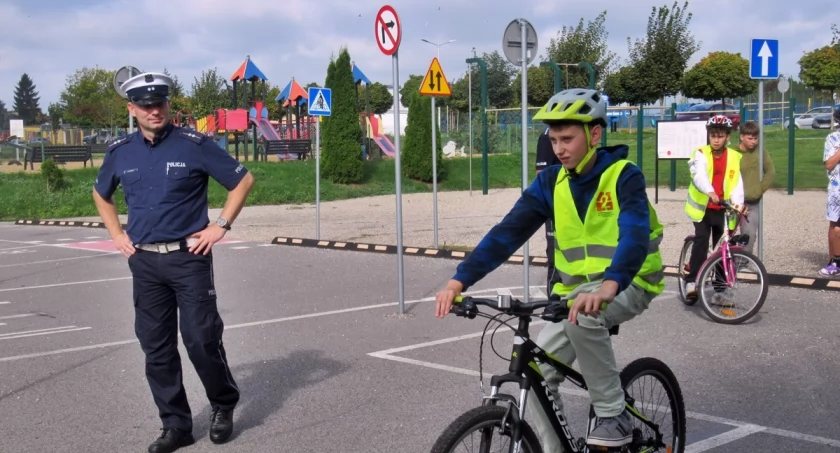 Europejski Tydzień Mobilności w gminie Trzemeszno – upominki dla rowerzystów, Międzyszkolny Konkurs Wiedzy o Ruchu Drogowym, zwycięzcy Rowerowej Stolicy Polski 2025 (zdjęcia)