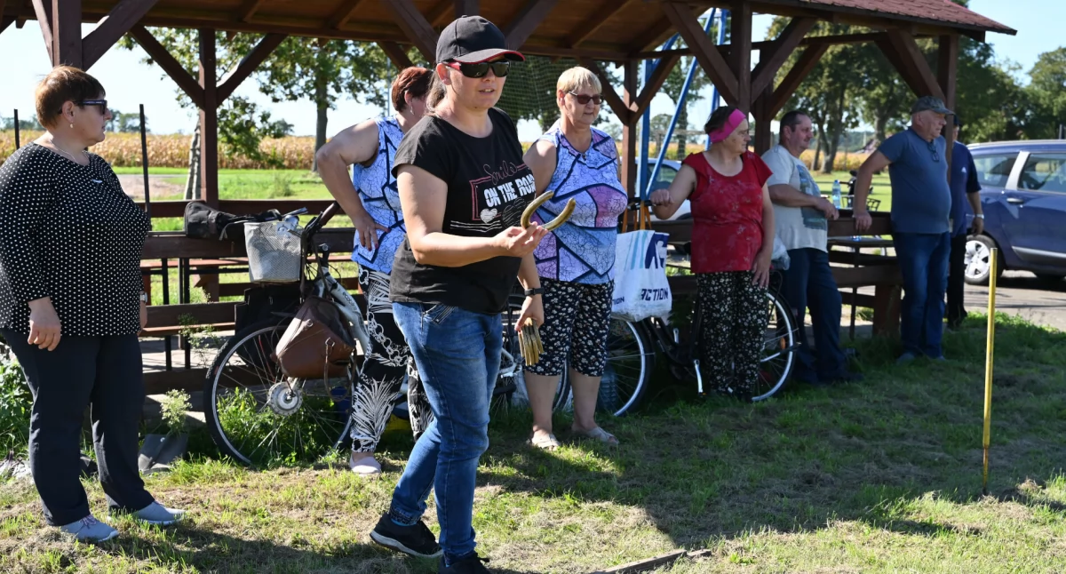 W Młynicach na pożegnanie lata rzucali podkową (zdjęcia)
