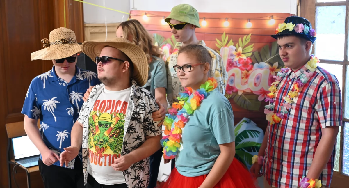 Specjalny Ośrodek Szkolno-Wychowawczy w Strzelnie - jesienne grillowanie na pożegnanie lata (film + zdjęcia)