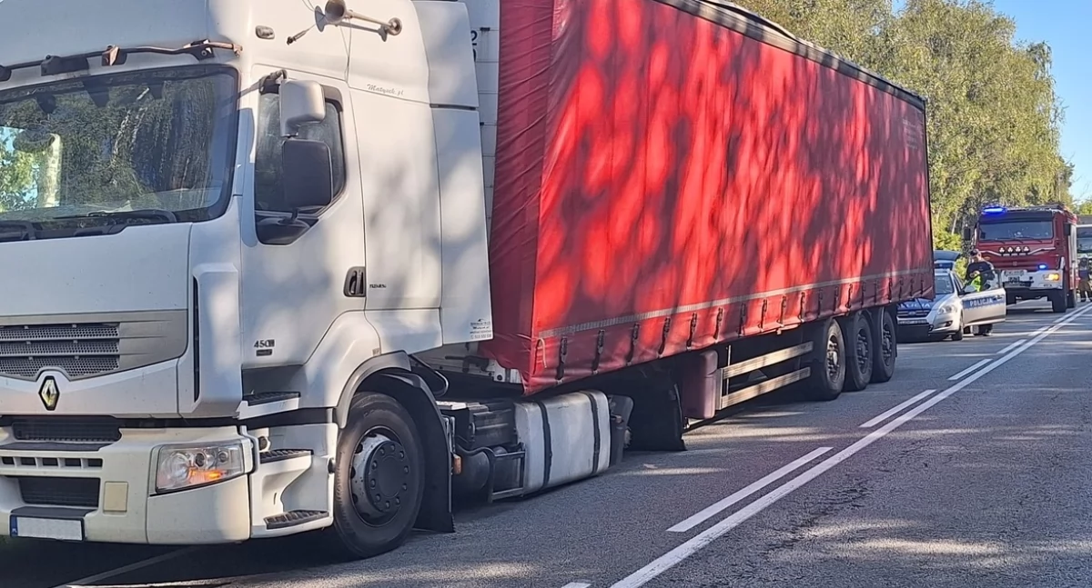 Od ciężarówki odpadło koło i uderzyło w citroena C4