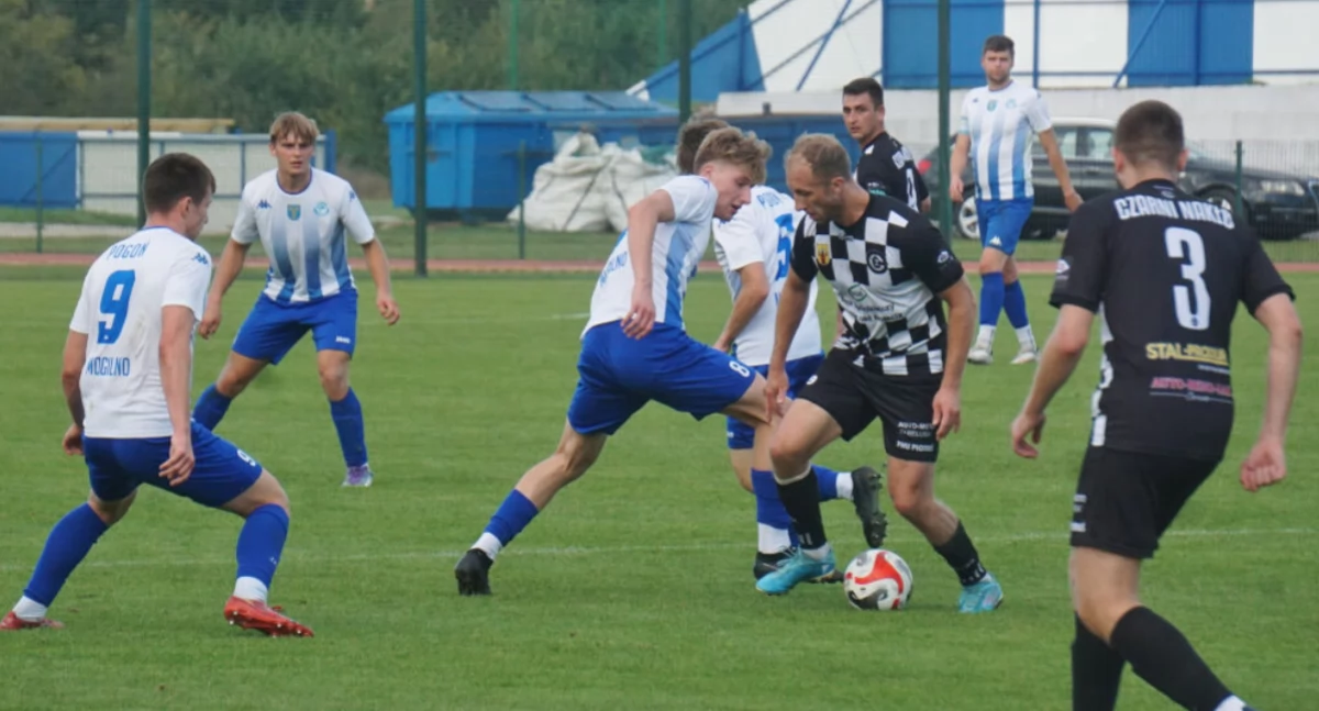 Pogoń II Mogilno po ciekawym meczu wygrywa z Czarnymi Nakło 3:1 (zdjęcia)